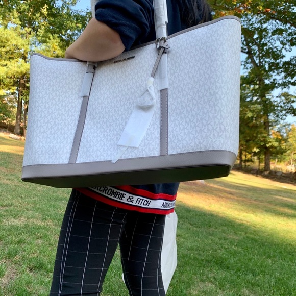 NWT Michael Kors XL Jet Set Tote - Picture 7 of 10